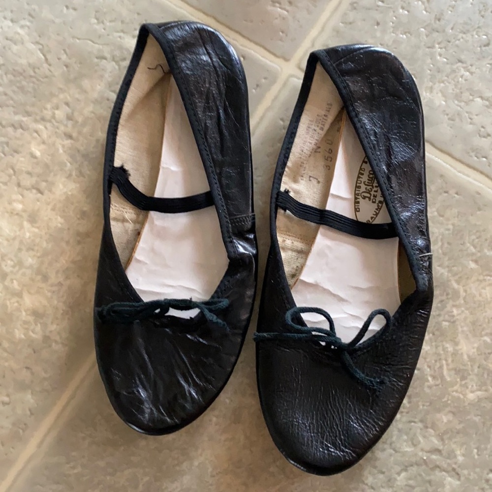 Vintage women’s black ballet slippers/shoes
